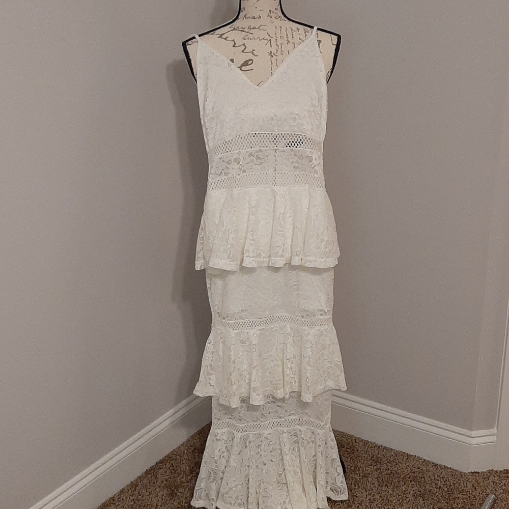 NWT LONG BEAUTIFUL UNIQUE IVORY DRESS
